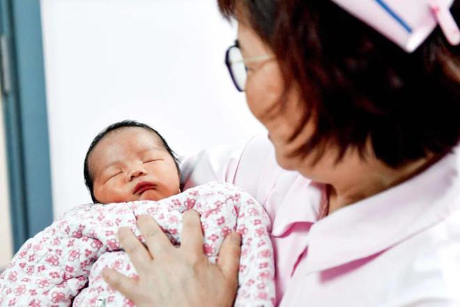 婴儿
